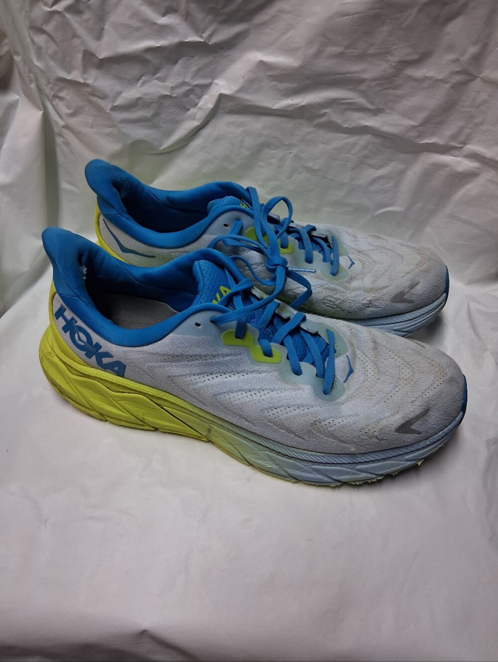 Hoka Arahi 6 Men’s Running Shoes in Light Blue and Yellow Size 11D Preowned